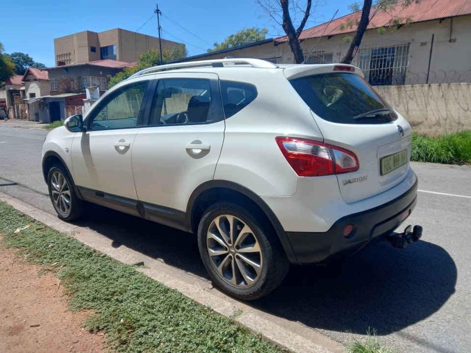 2013 Nissan Qashqai 1.6 Petrol, Manual, White 147000kms Service history. Accident Free