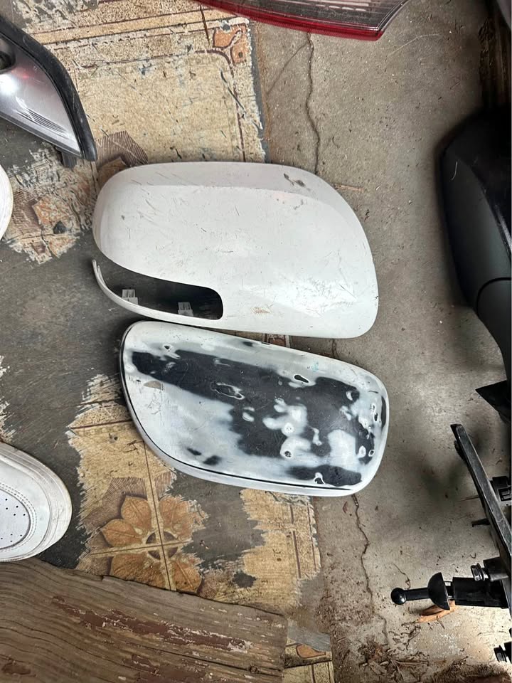 Toyota Auris left and right mirror covers - Private Seller Toyota Auris left and right mirror covers - Private Seller