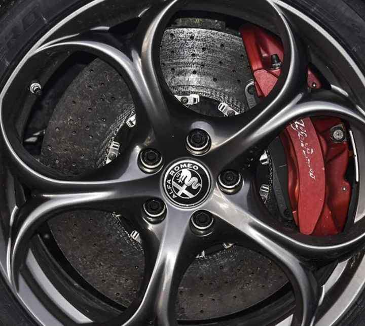 Alfa Romeo Black / Silver Badges & wheel caps - Private Seller