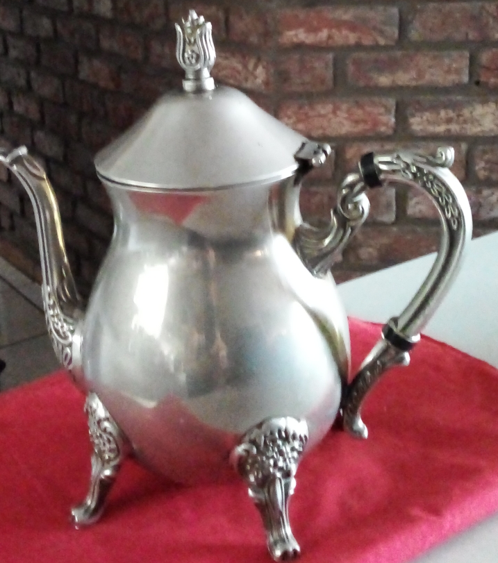 Silver Plated tea/coffee pot. Claw foot.