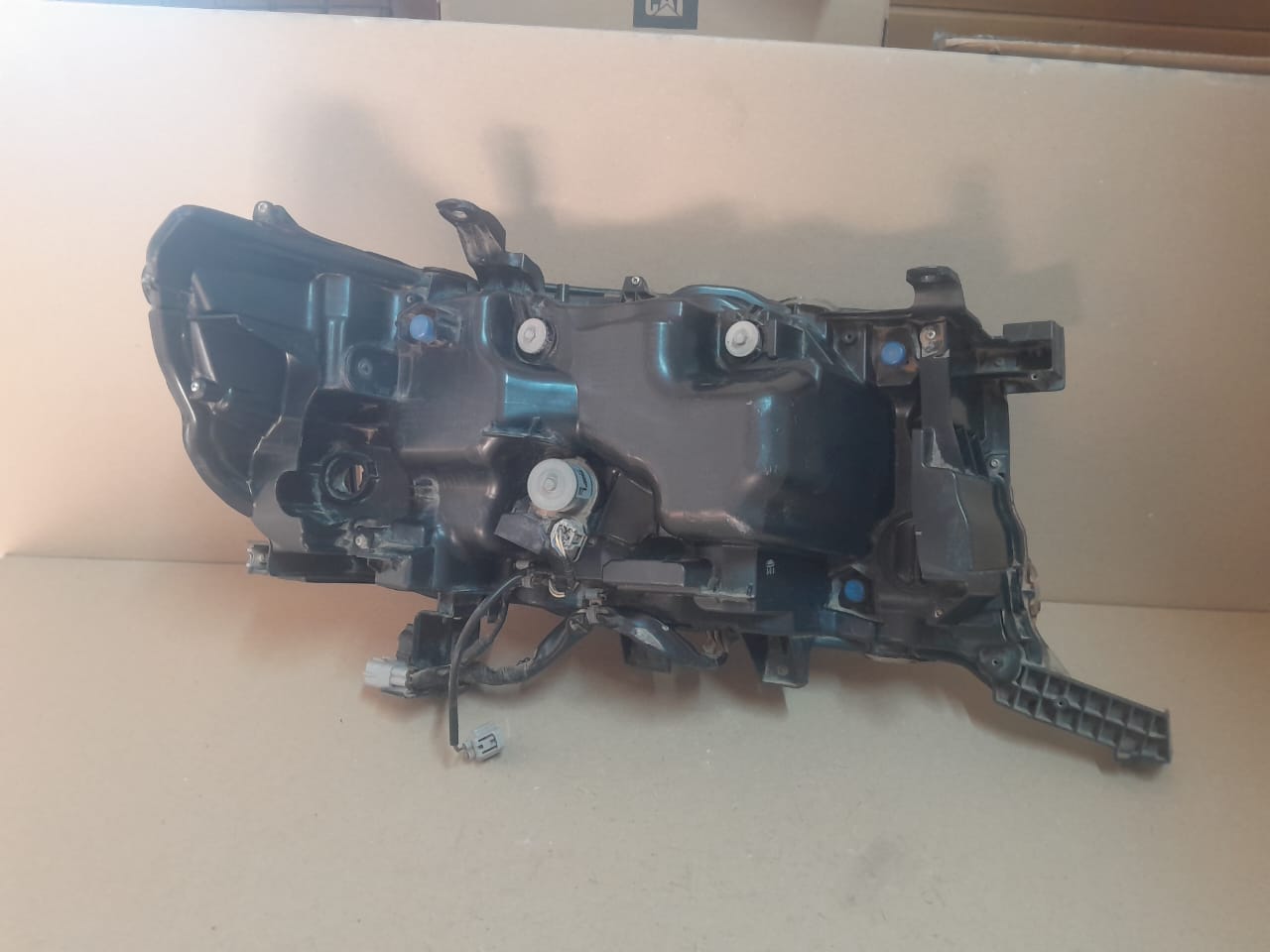 2018-2021 TOYOTA LANDCRUSIER LEFT SIDE HEADLIGHT FOR SALE - Private Seller 2018-2021 TOYOTA LANDCRUSIER LEFT SIDE HEADLIGHT FOR SALE - Private Seller