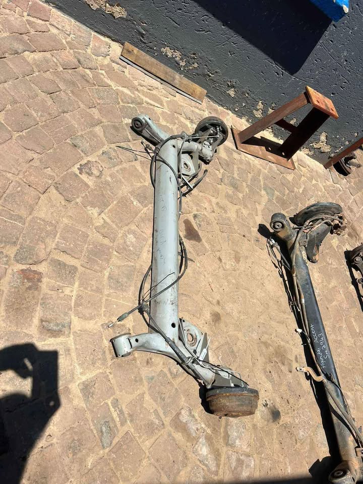 Renault kwid back axel complete - Private Seller