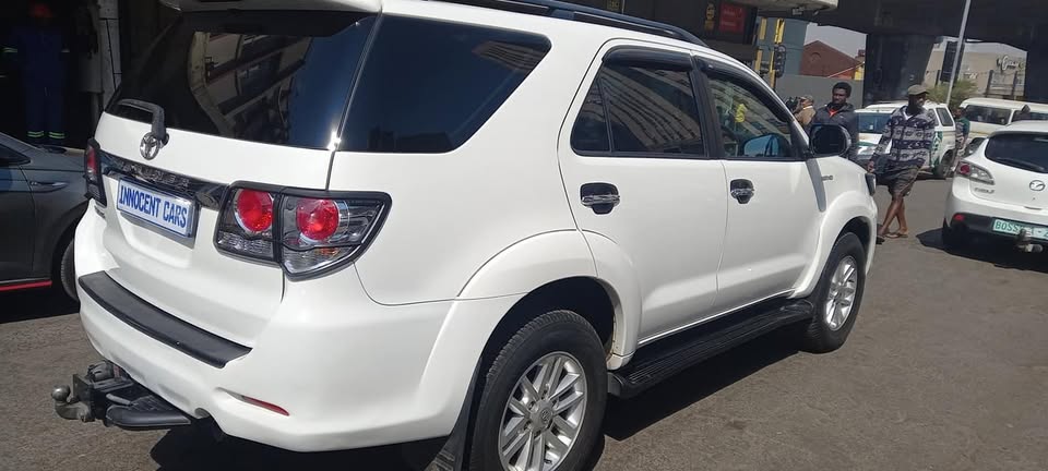 2013 TOYOTA FORTUNER 3.0D 4D AUTOMATIC TRANSMISSION.. 4×2. WITH 109000KM