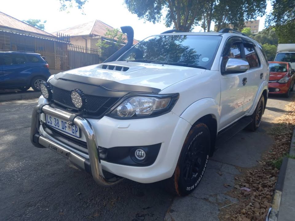 2014 Toyota Fortuner Engine Capacity 3.0 D4D Diesel Automatic Transmission 4X4 White Colour