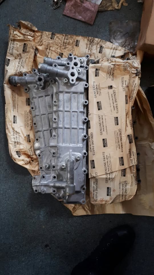 Isuzu elf 3.3 tappet covers for sale - Private Seller
