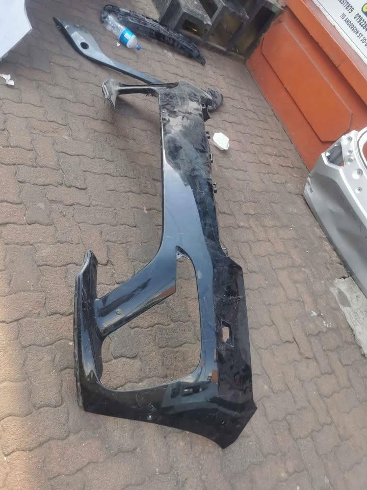 Range Rover Vela SVR 2024 front bumper - Private Seller Range Rover Vela SVR 2024 front bumper - Private Seller