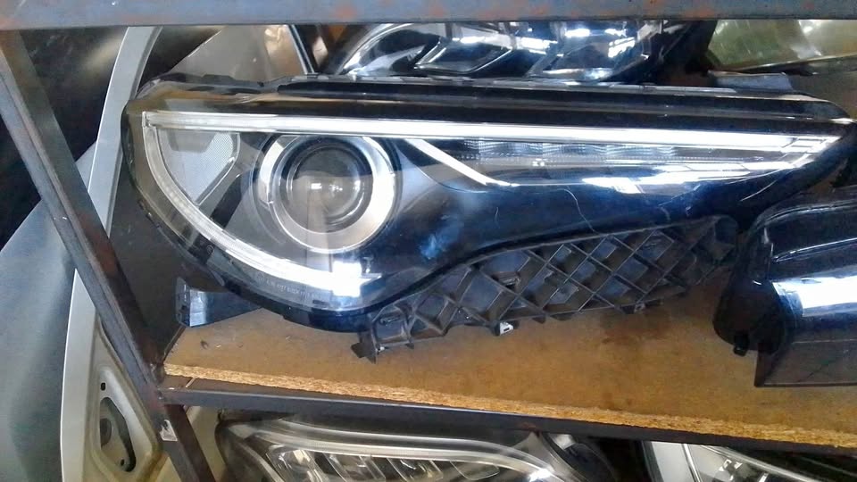 Alfa Romeo Giulia headlight - Private Seller Alfa Romeo Giulia headlight - Private Seller