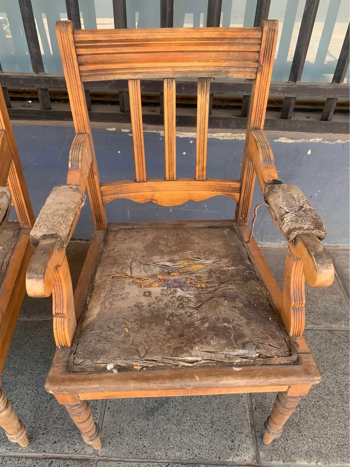 Auntique chairs  for both hidden information