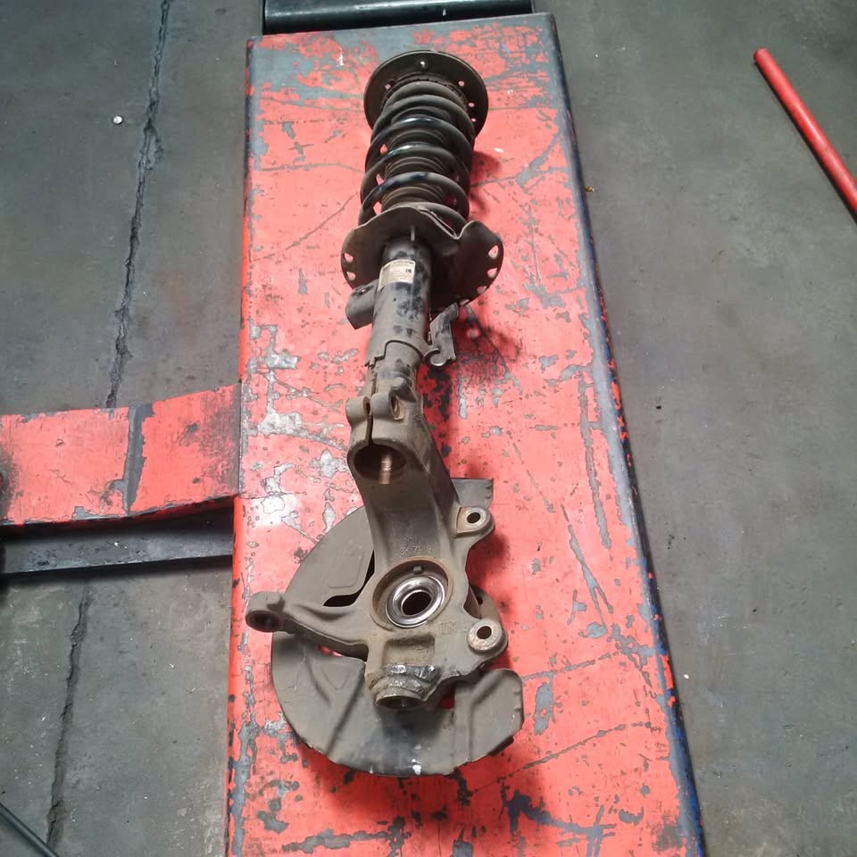 VOLVO S60 2012  FRONT SHOCKS AND HUB AXLE FOR SALE - Private Seller