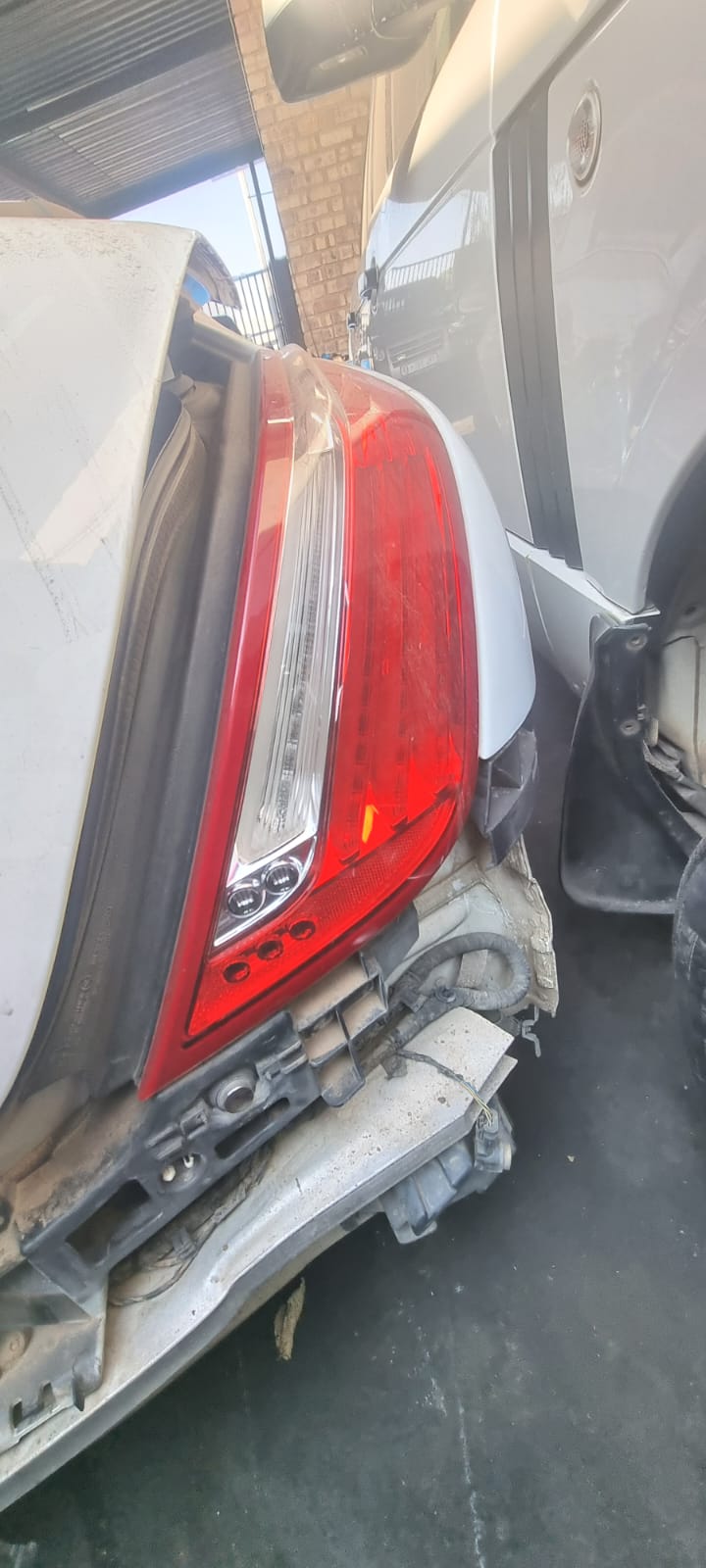 2013 Jaguar XJ 3.0l V6 D Taillights for sale 2013 Jaguar XJ 3.0l V6 D Taillights for sale