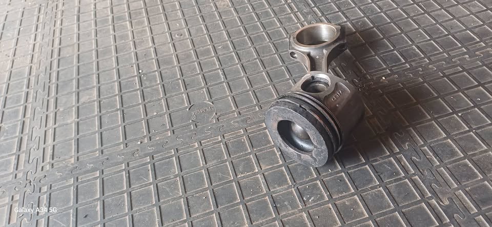 Ford ranger 2.2 piston - Private Seller