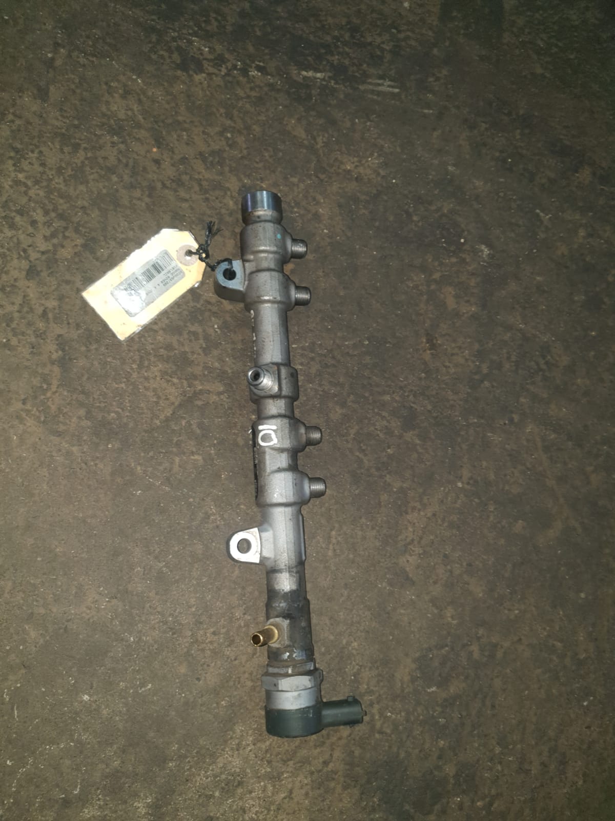 2014 Range Rover Sport 4.4 TDV8 Used Original Fuel Rail For Sale - Private Seller 2014 Range Rover Sport 4.4 TDV8 Used Original Fuel Rail For Sale - Private Seller
