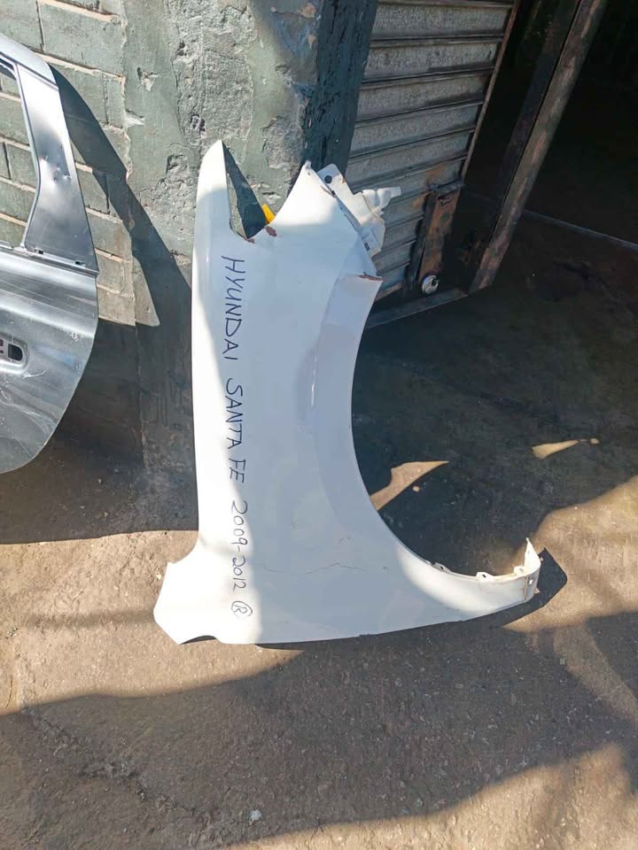 HYUNDAI SANTA FE 2009-2012 FENDER - Private Seller