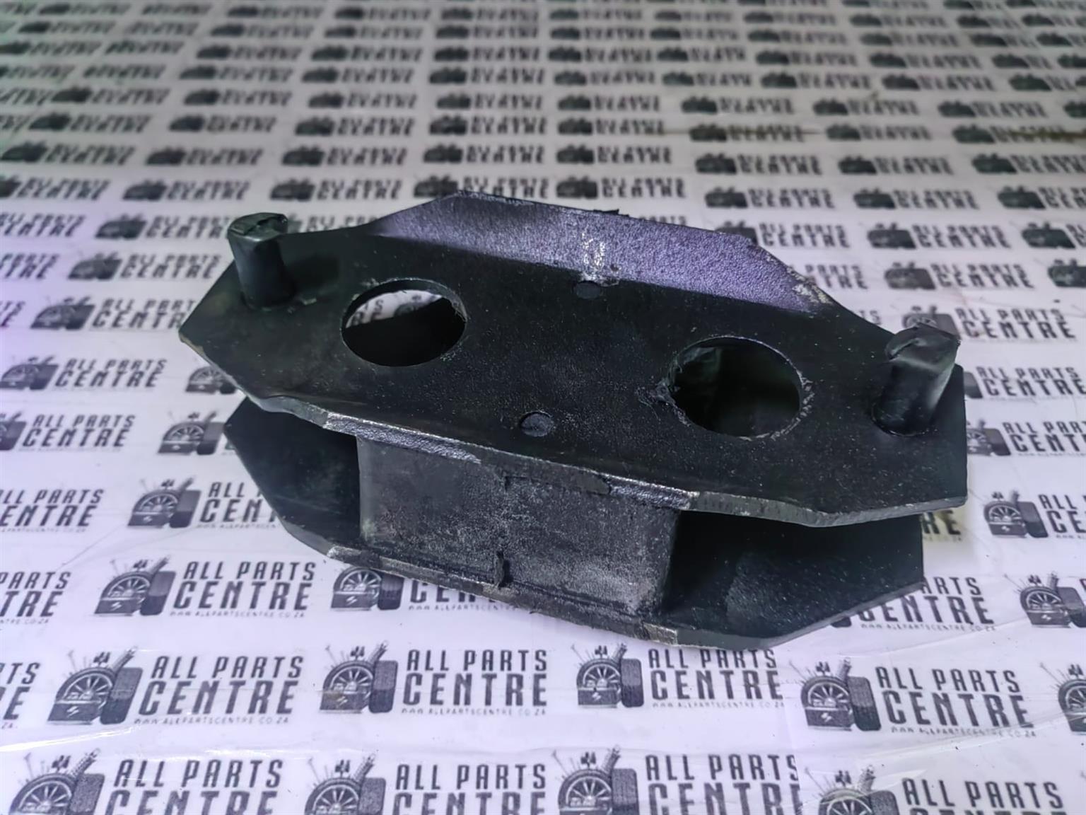 Mahindra gearbox mounting for sale new - Private Seller