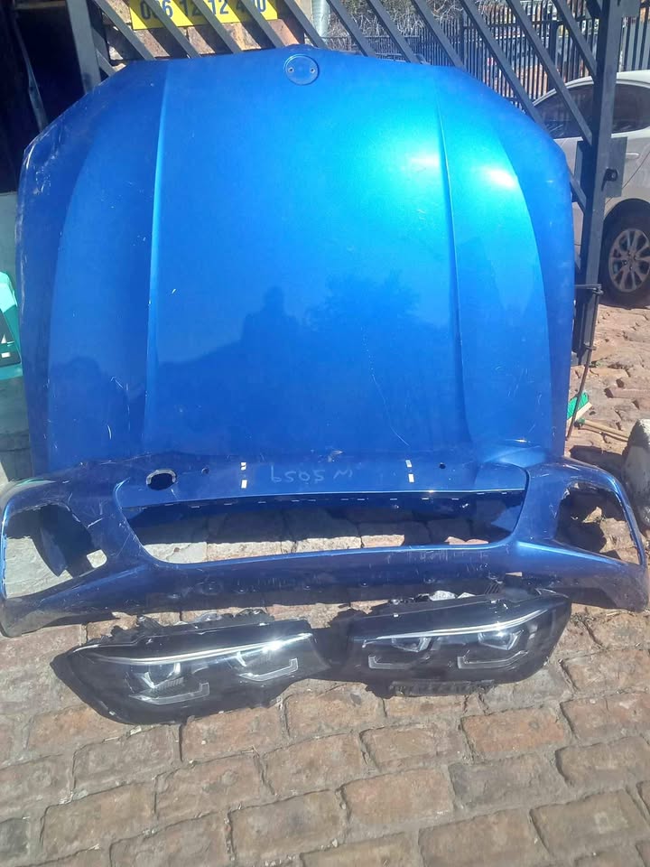 BMW G20 front bumper, bonnet and headlights