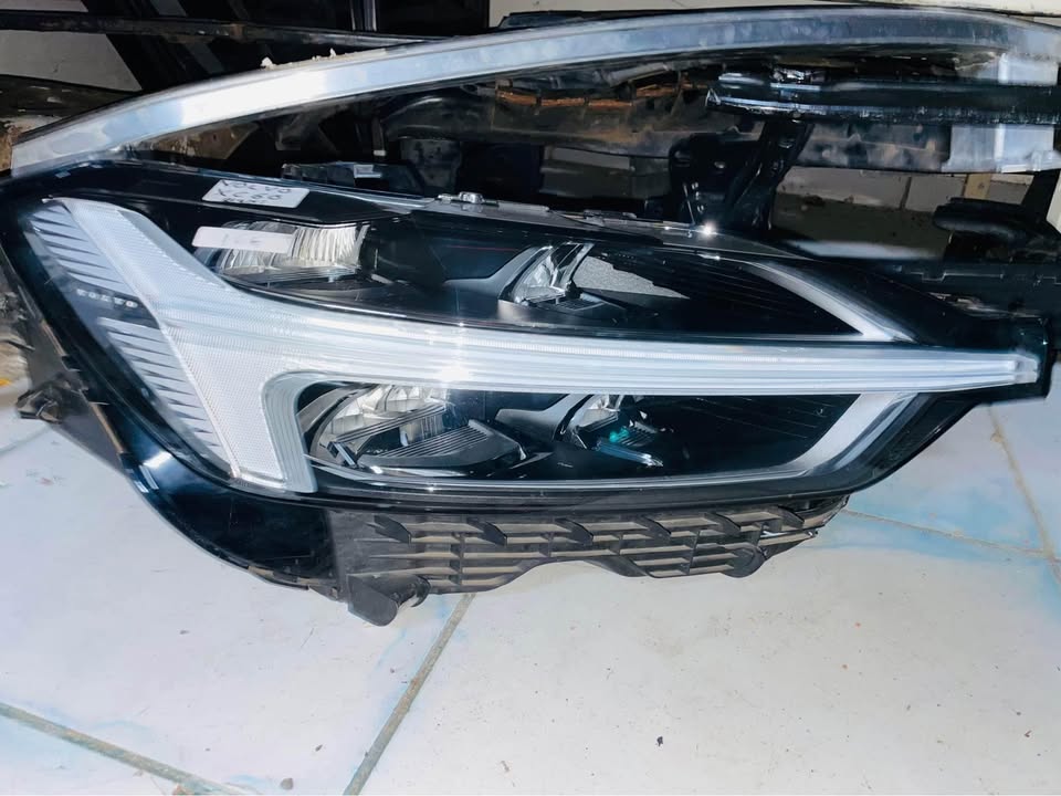 Volvo XC60 Full LED headlight - Private Seller