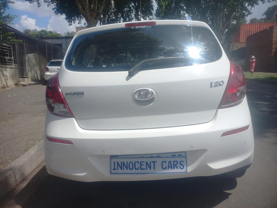 2012 HYUNDAI i20 1.4 PETROL, MANUAL, WHITE COLOR, MILEAGE 77000KMS