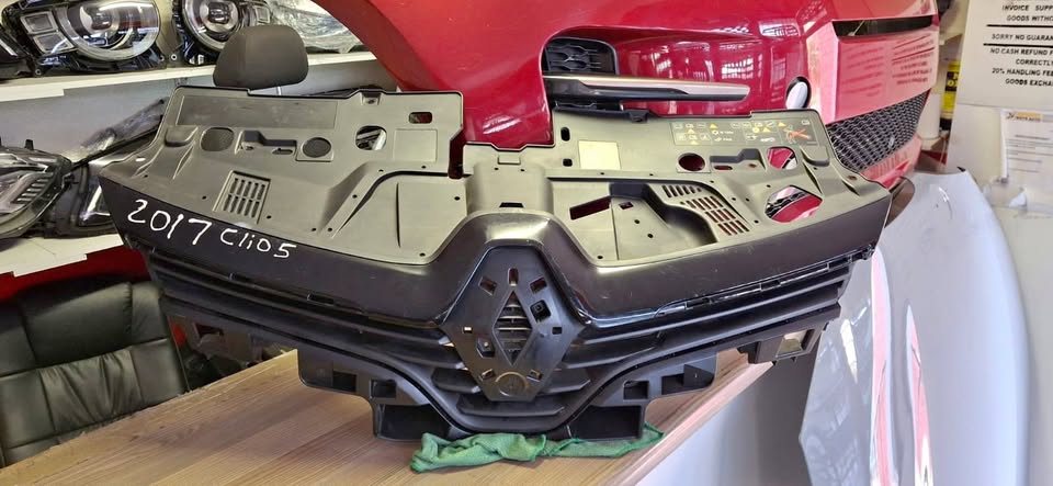 2017 RENAULT CLIO MAIN GRILL FOR SALE - Private Seller 2017 RENAULT CLIO MAIN GRILL FOR SALE - Private Seller
