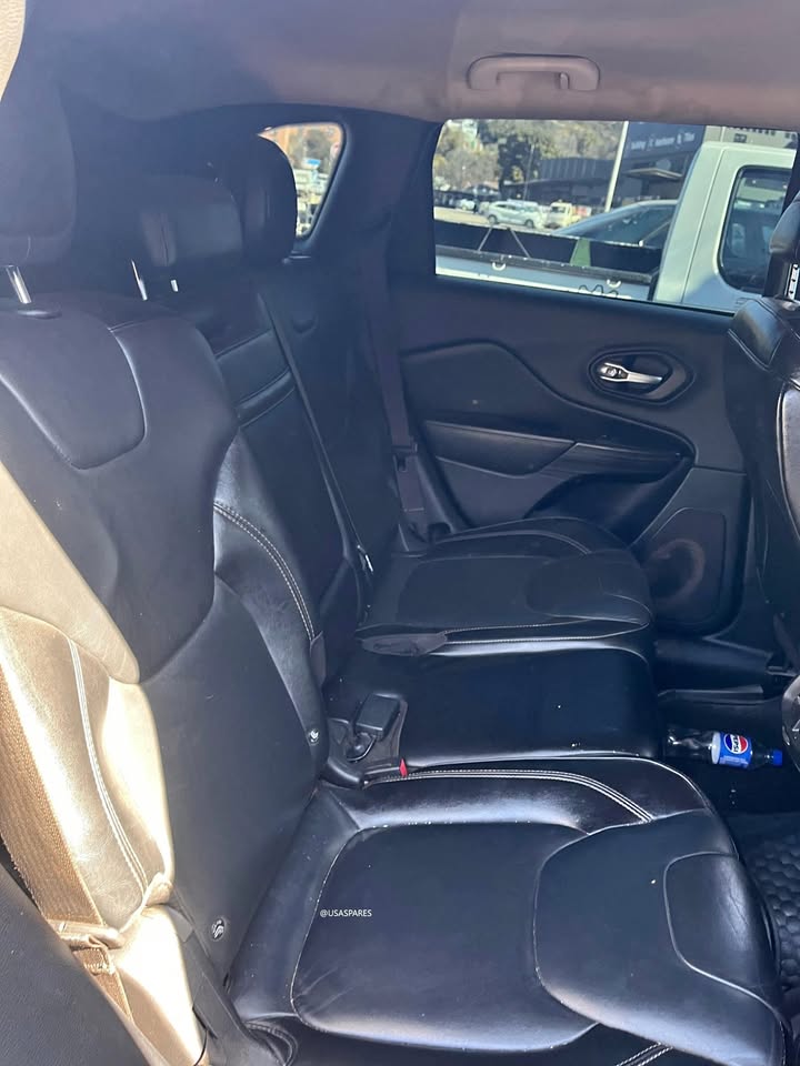 Jeep Cherokee 3.2 KL Stripping For Interior Parts - Private Seller