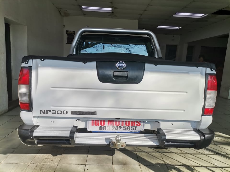 Used Nissan NP300 Hardbody 2.4 double cab Hi-rider - Private Seller Used Nissan NP300 Hardbody 2.4 double cab Hi-rider - Private Seller