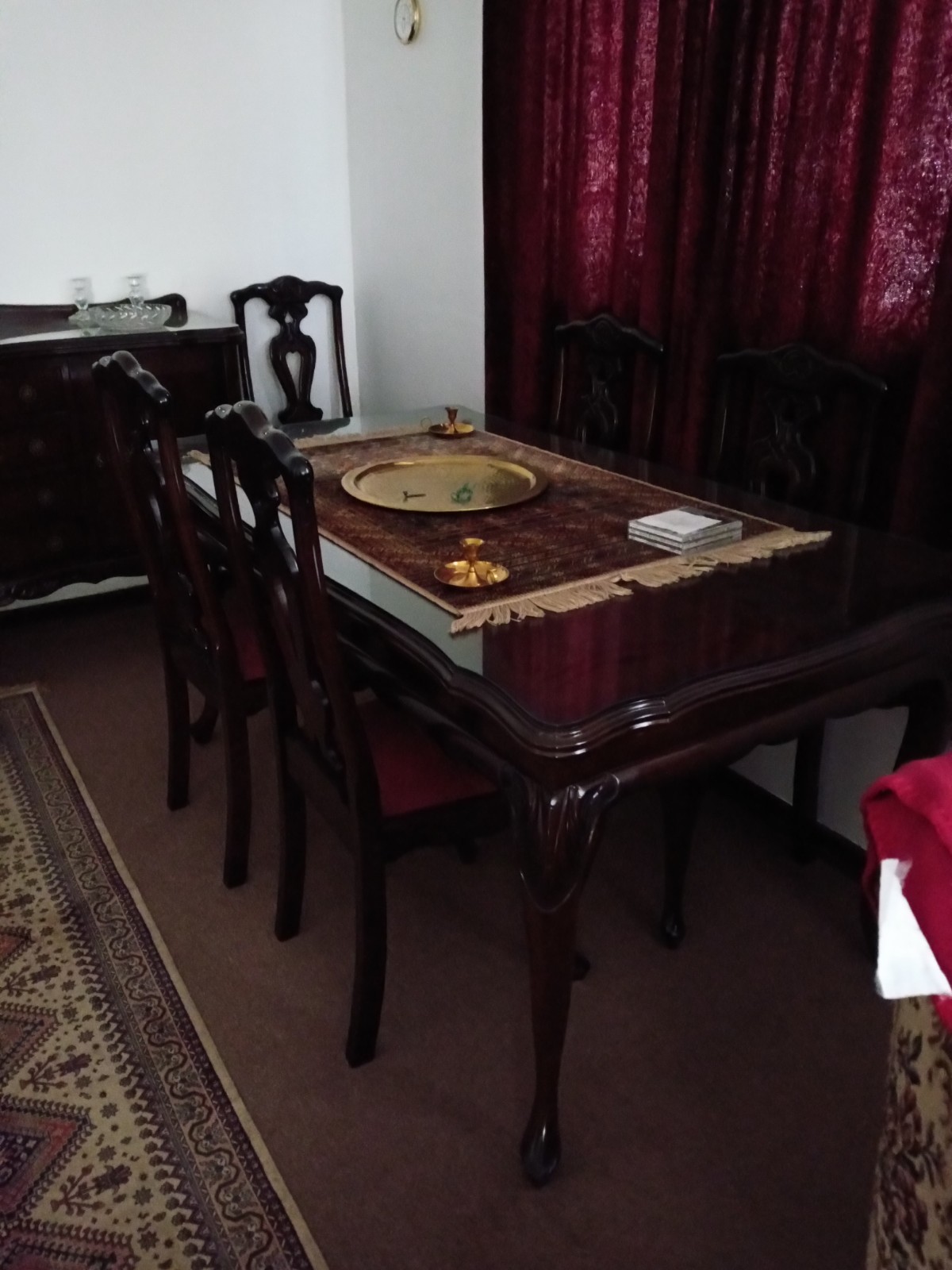 Vintage 3 pc dining room set with glass tops in great condition. 1 x table with Vintage 3 pc dining room set with glass tops in great condition. 1 x table with