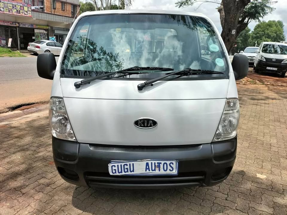 2012 KIA K2700 2.7MANUAL, DIESEL ,WHITE 88000KM