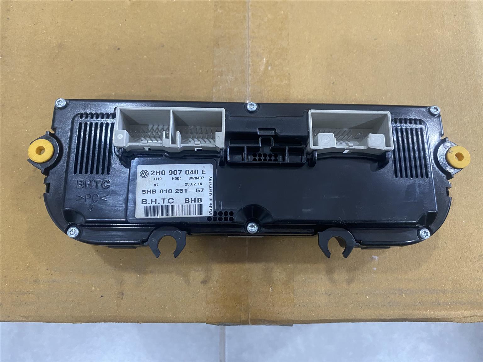 2016 VW AMAROK CLIMATE CONTROL UNIT FOR SALE. IN PRISTINE CONDITION - Private Seller 2016 VW AMAROK CLIMATE CONTROL UNIT FOR SALE. IN PRISTINE CONDITION - Private Seller