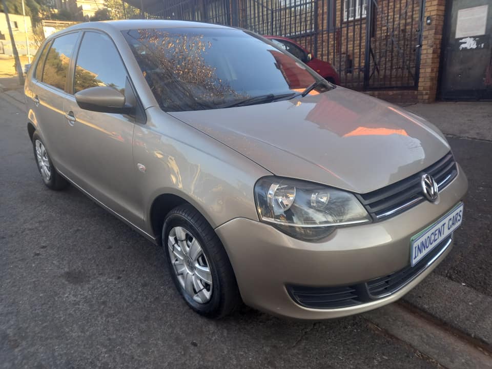 2016 VW POLO VIVO HATCHBACK 1.6 ENGINE PETROL, MANUAL, GOLD COLOR, MILEAGE 79000KMS