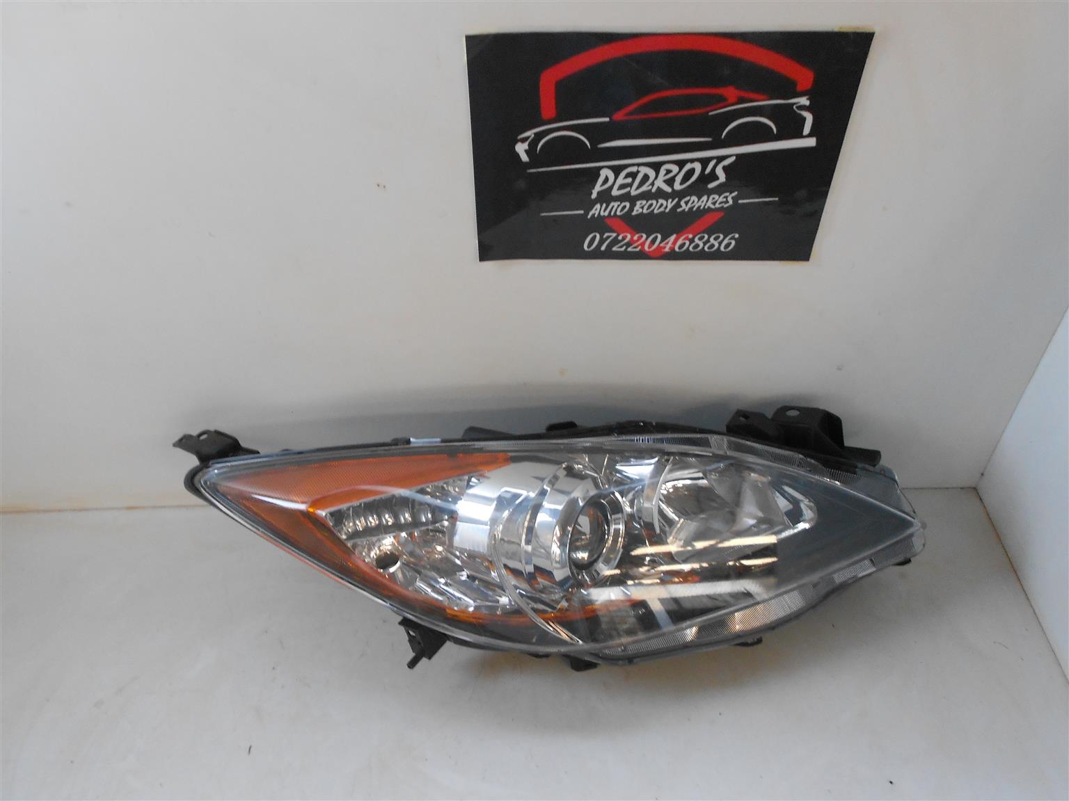 Mazda right headlight xenon - Private Seller Mazda right headlight xenon - Private Seller