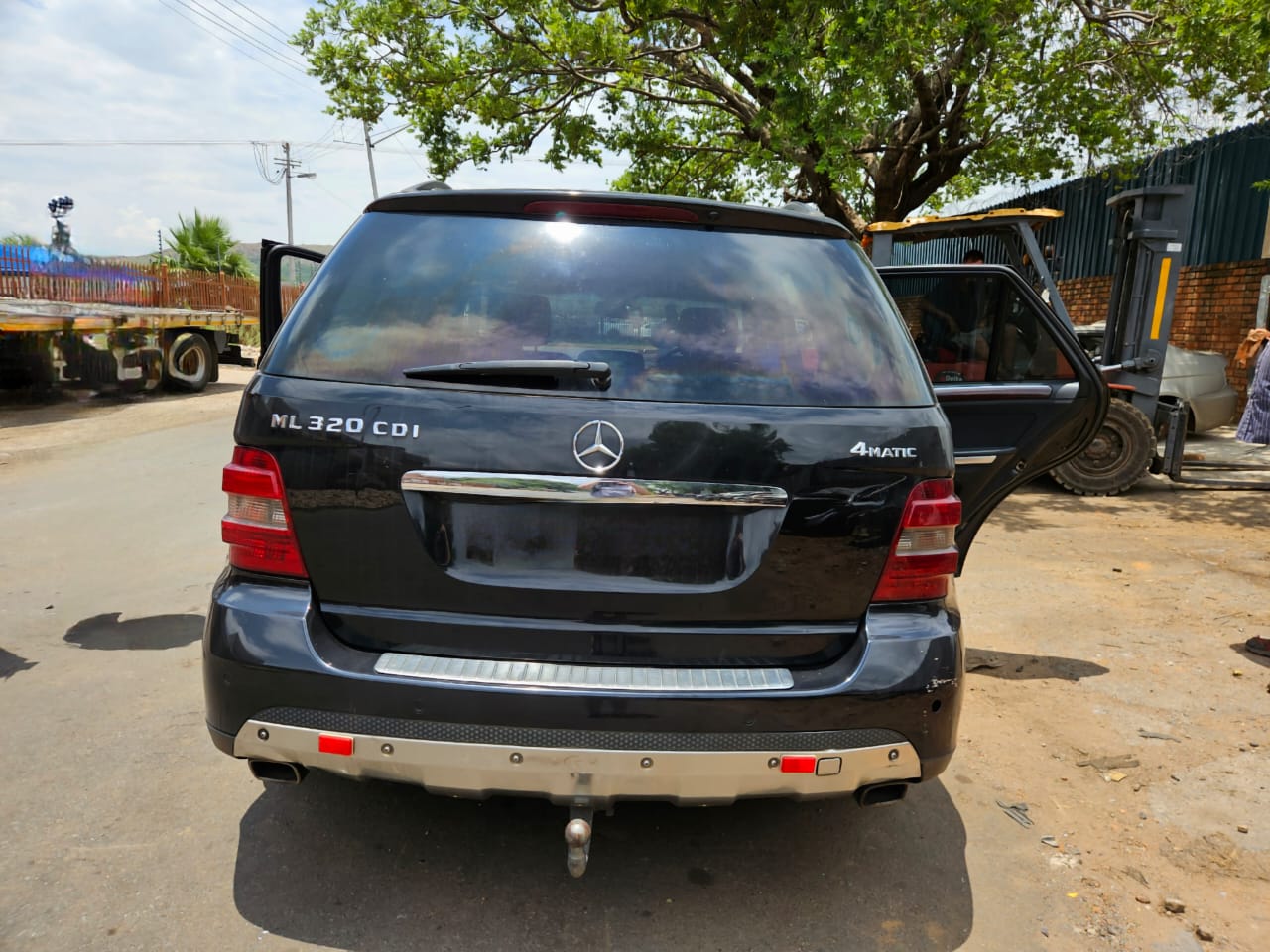Mercedes ML320 preface tailgate boot lid for sale used - Private Seller Mercedes ML320 preface tailgate boot lid for sale used - Private Seller