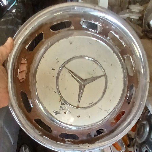 Mercedes, wheel cap - Private Seller Mercedes, wheel cap - Private Seller