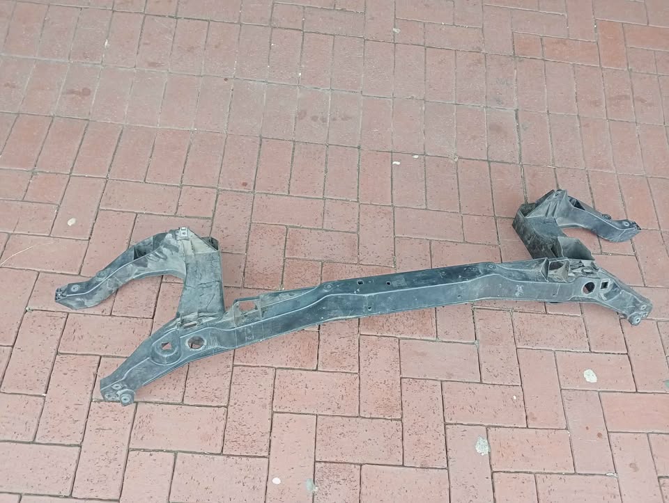 Mercedes Benz Vito W447 cradle for sale Used Auto Body Spare Parts at Sema - Private Seller Mercedes Benz Vito W447 cradle for sale Used Auto Body Spare Parts at Sema - Private Seller