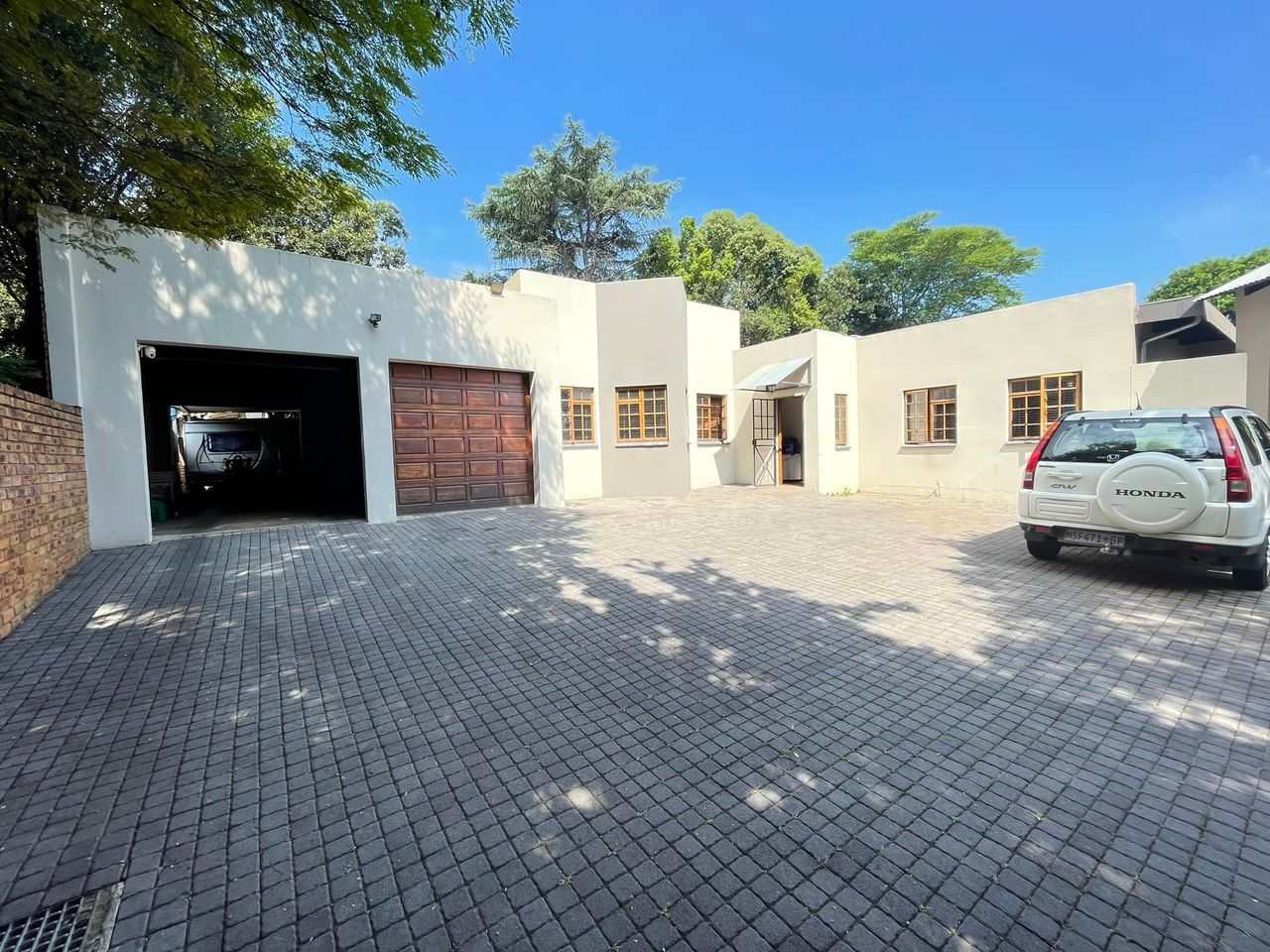 2 Bedroom Flat to let in Brummeria (Pretoria East) Junk Mail