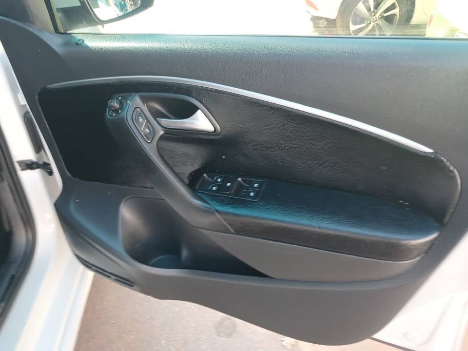2016 VW POLO TSI 1.2 Transmission: Automatic Mileage: 80000km Fueltype: Petrol White
