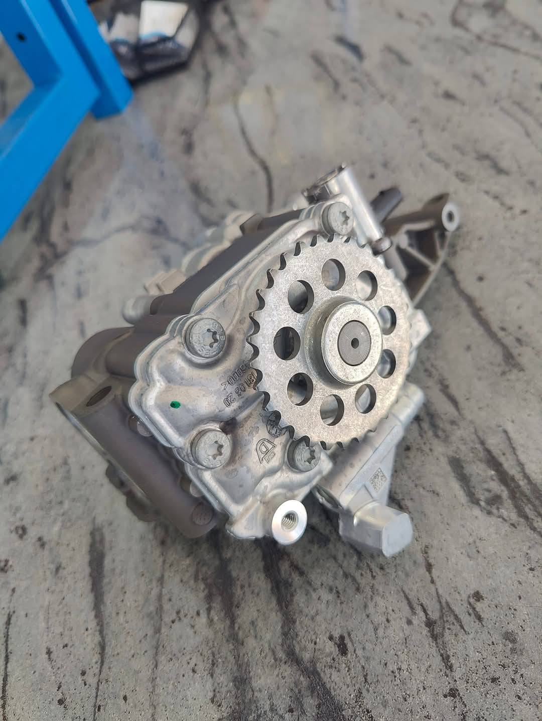 NEW GENUINE REPLACEMENT M278/M157 ENGINE OIL PUMP FOR MERCEDES BENZ - Private Seller