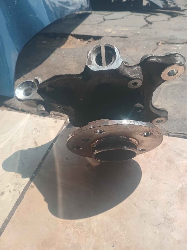 BMW X1 F48 sDrive 18 d Front Left Wheel Hub Spindle kw 2017 - Private Seller