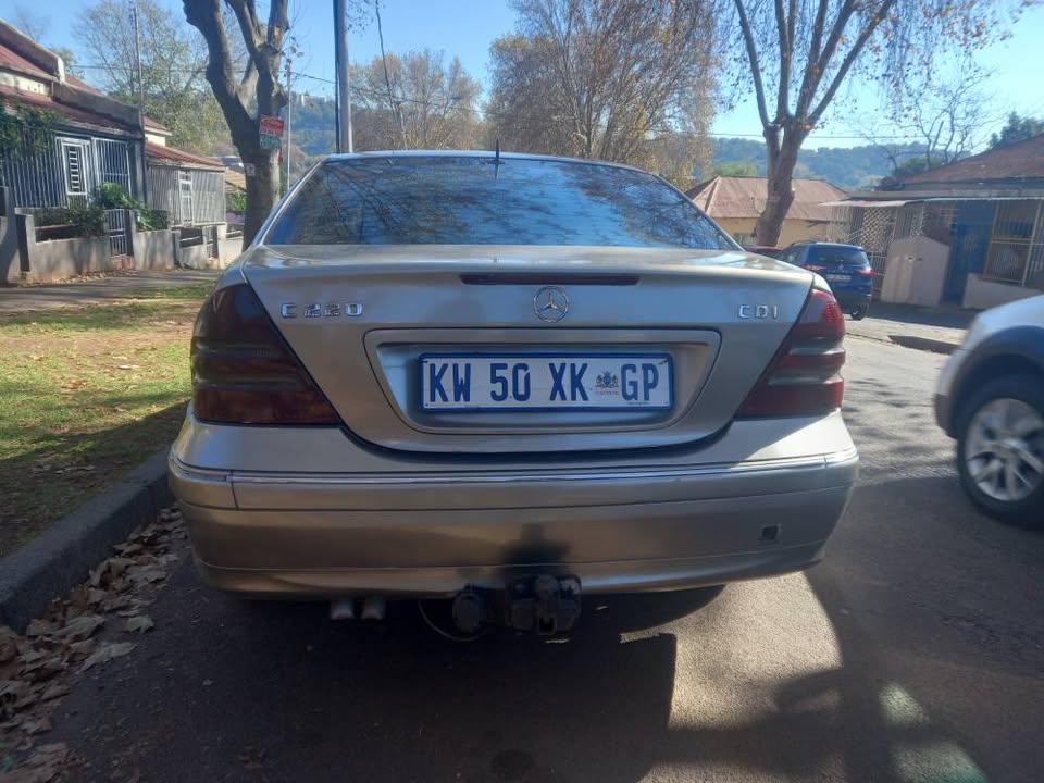 2006 MERCEDES C220 CDI DIESEL, AUTOMATIC, GREY, 39000KM, SUNROOF