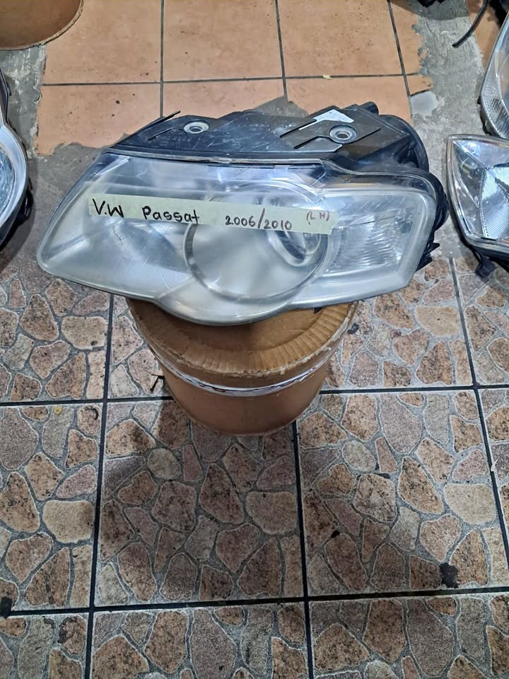 VW Passat Headlight 2006 Used Auto Body Spare Parts at Sema Spare Center. - Private Seller VW Passat Headlight 2006 Used Auto Body Spare Parts at Sema Spare Center. - Private Seller