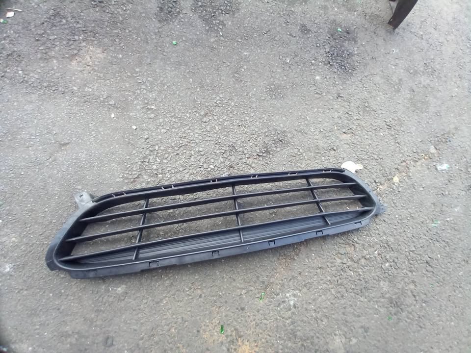 Hyundai Accent Front Bumper Lower Grille - Private Seller Hyundai Accent Front Bumper Lower Grille - Private Seller
