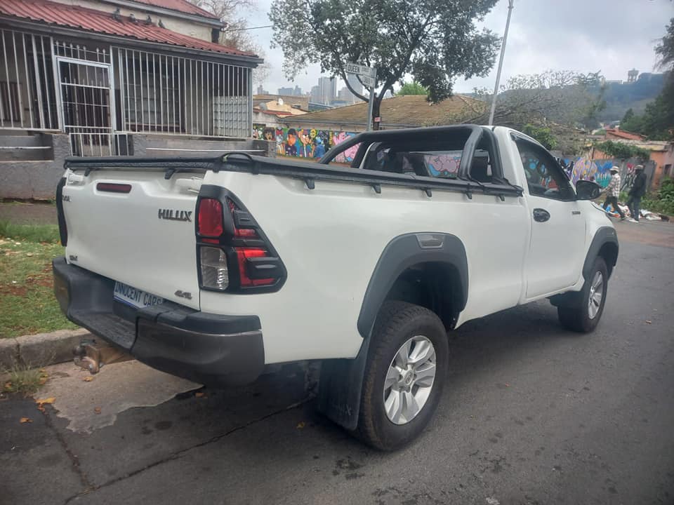 2017 TOYOTA HILUX 2.4 GD6 DIESEL, MANUAL, WHITE COLOR, MILEAGE 92000KMS