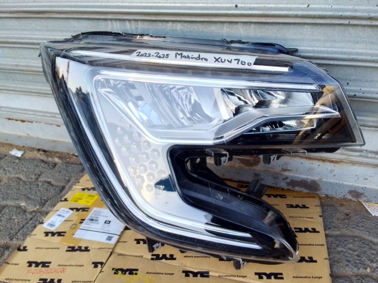 (2018-2023) MAHINDRA XUV 700 RHS FULL LED HEADLIGHTS - Private Seller (2018-2023) MAHINDRA XUV 700 RHS FULL LED HEADLIGHTS - Private Seller