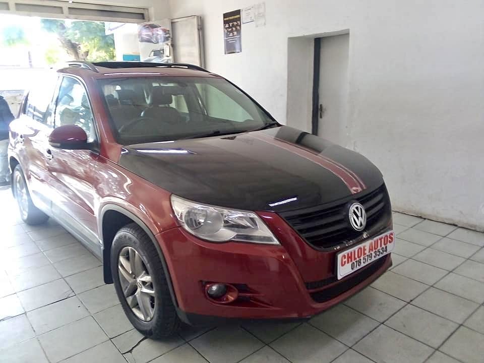 2009 VW TIGUAN 1.6TSi manual maroon color Sunroof Leather seat  95000km
