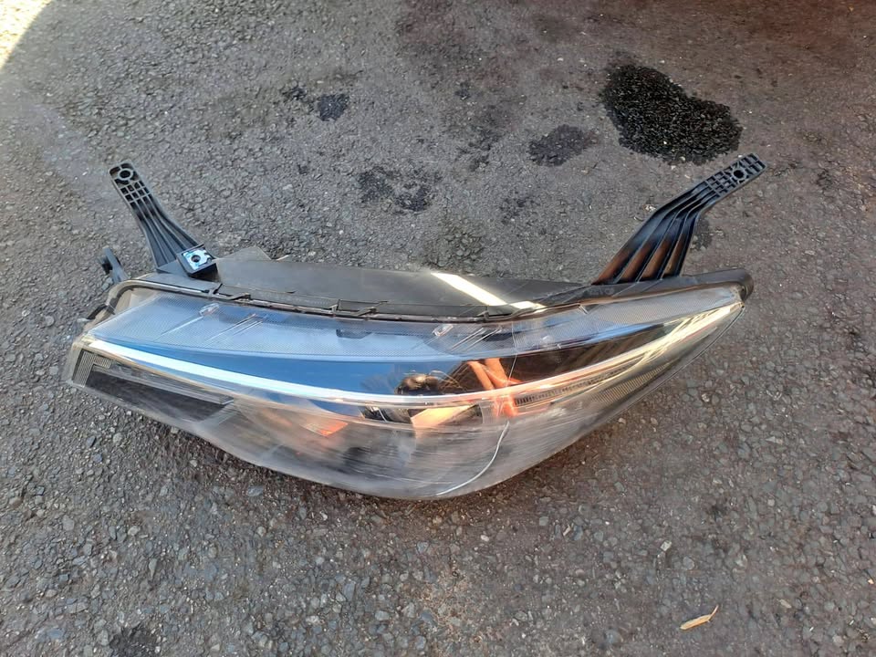 2016 - 2021 TOYOTA FORTUNER GD-6 HEADLIGHT LEFT HAND SIDE - Private Seller 2016 - 2021 TOYOTA FORTUNER GD-6 HEADLIGHT LEFT HAND SIDE - Private Seller