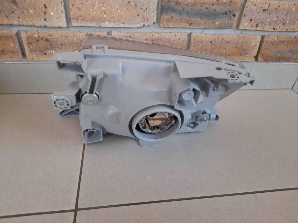 NISSAN HARDBODY 1999/04 BRAND NEW HEADLIGHTS FORSALE PRICE