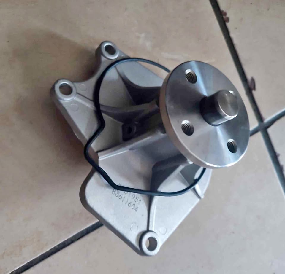 Mitsubishi 4m40 Water Pump - Private Seller Mitsubishi 4m40 Water Pump - Private Seller