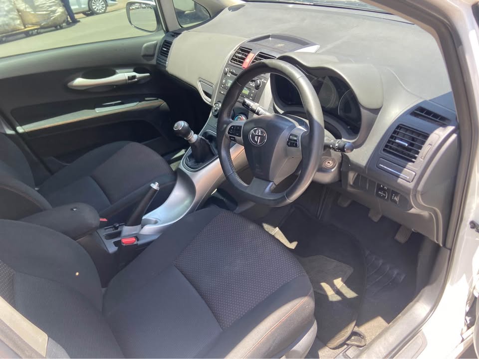 2013 Toyota Auris 1.5 140000km manual
