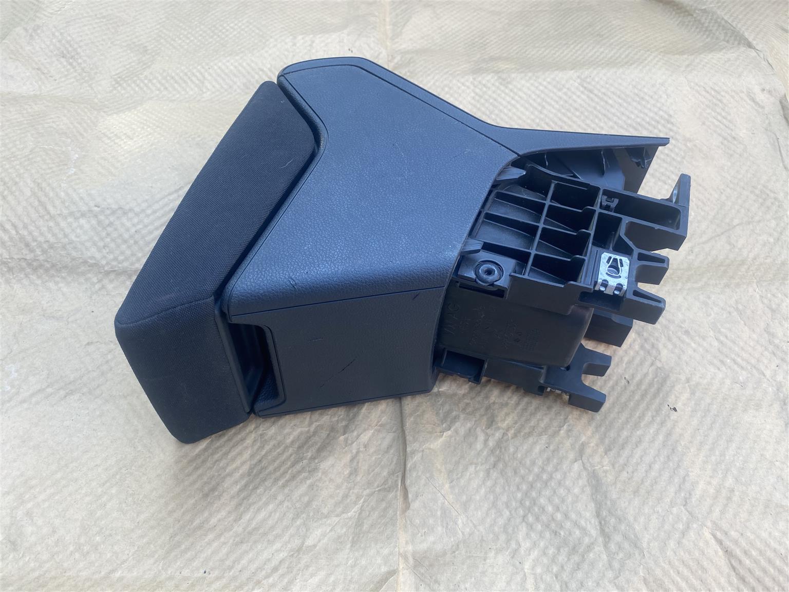 2021 VW POLO 8 CENTER ARM REST FOR SALE. IN PRISTINE CONDITION