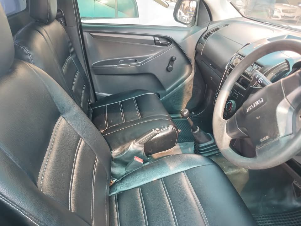 2021 ISUZU KB250 2.5 SINGLE CAB Transmission: Manual Mileage: Fueltype: Diesel White