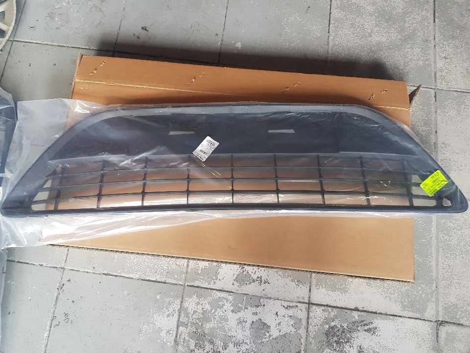 Centre Grill ford focus 2010-11 - Private Seller Centre Grill ford focus 2010-11 - Private Seller