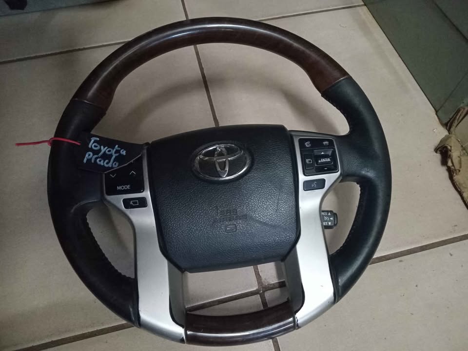 Toyota Prado J150 series steering rack with airbag for sale WhatsApp or cell - Private Seller